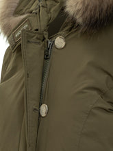 Parka Woolrich verde con cappuccio in pelliccia - Donna | $store$